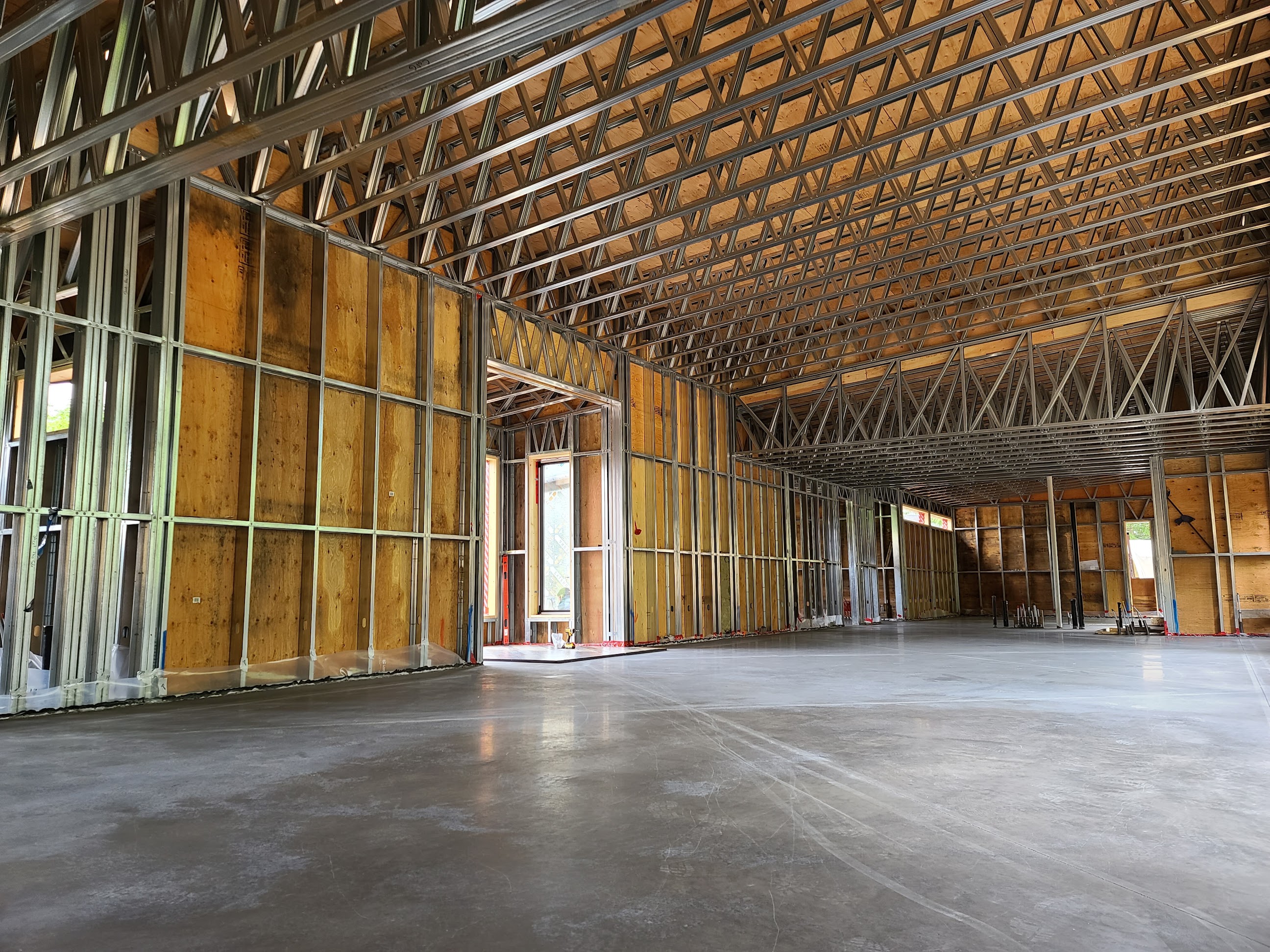 Steel-frame interior under construction — Casero home